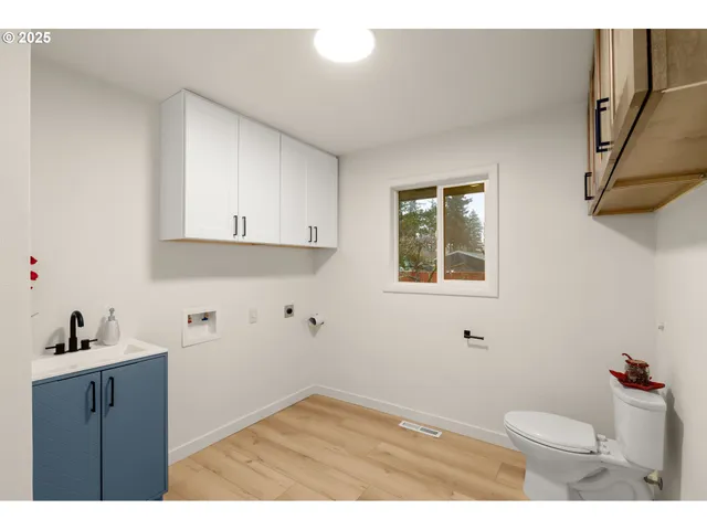 $649,999 | 1604 Northeast 153rd Place, Portland, OR 97230