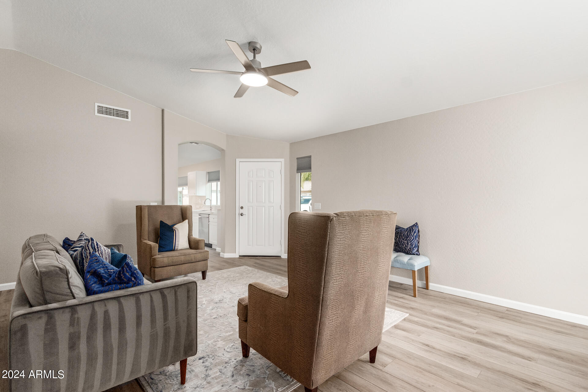 2135 East Danbury Road Phoenix, AZ 85022 - Photo 11 of 34 11 - Danbury