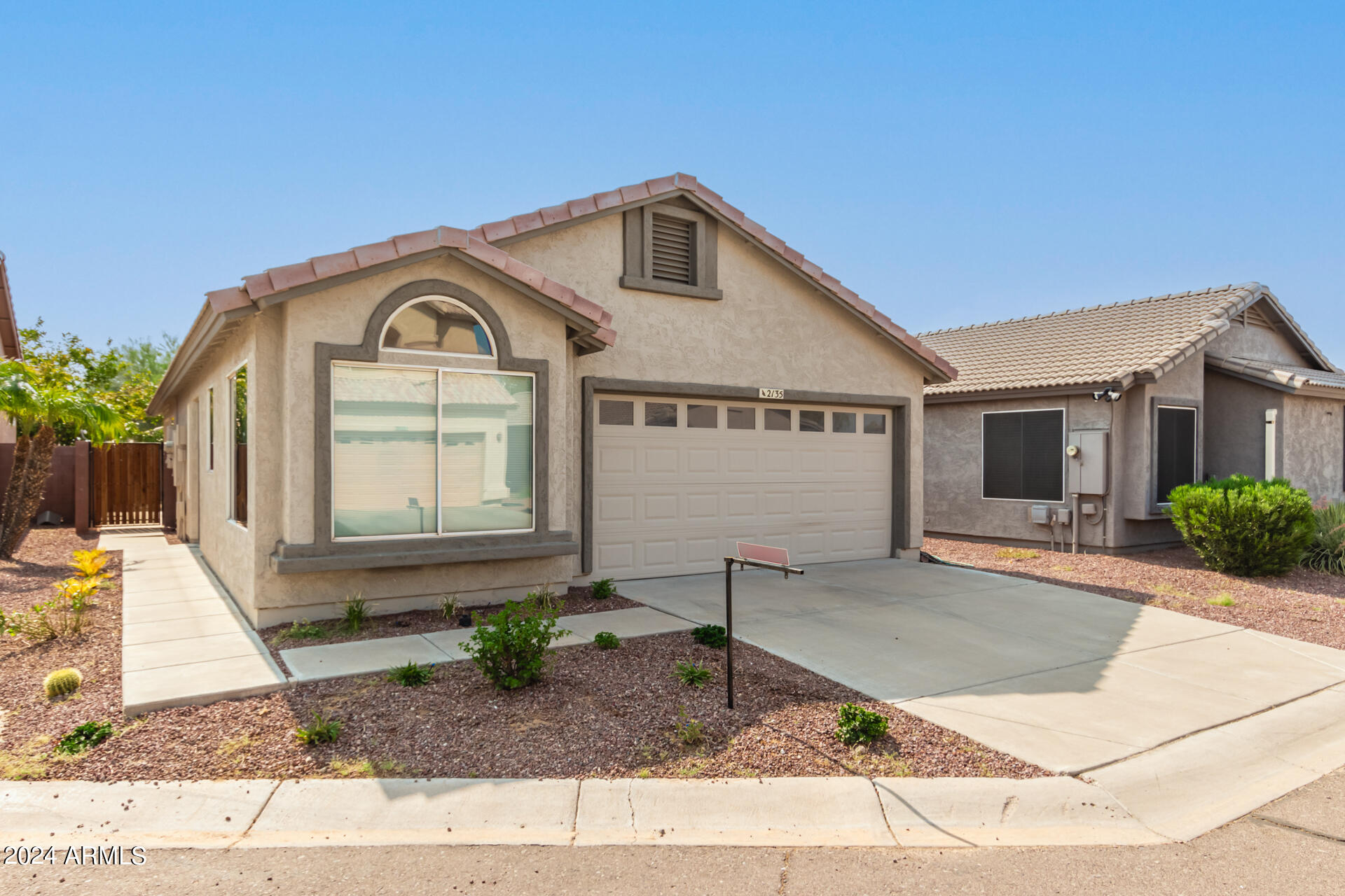 2135 East Danbury Road Phoenix, AZ 85022 - Photo 4 of 34 04 - Danbury