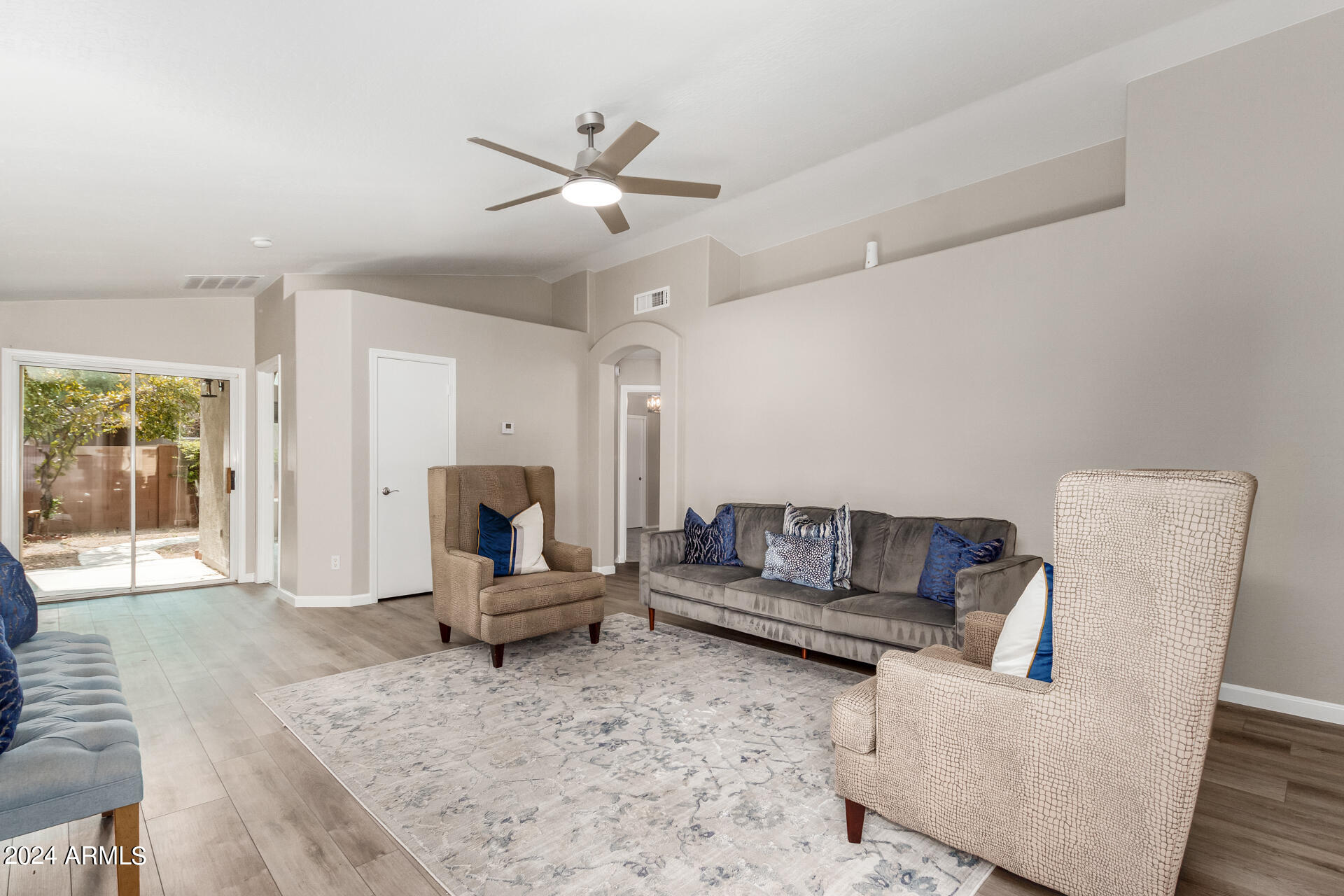 2135 East Danbury Road Phoenix, AZ 85022 - Photo 8 of 34 08 - Danbury