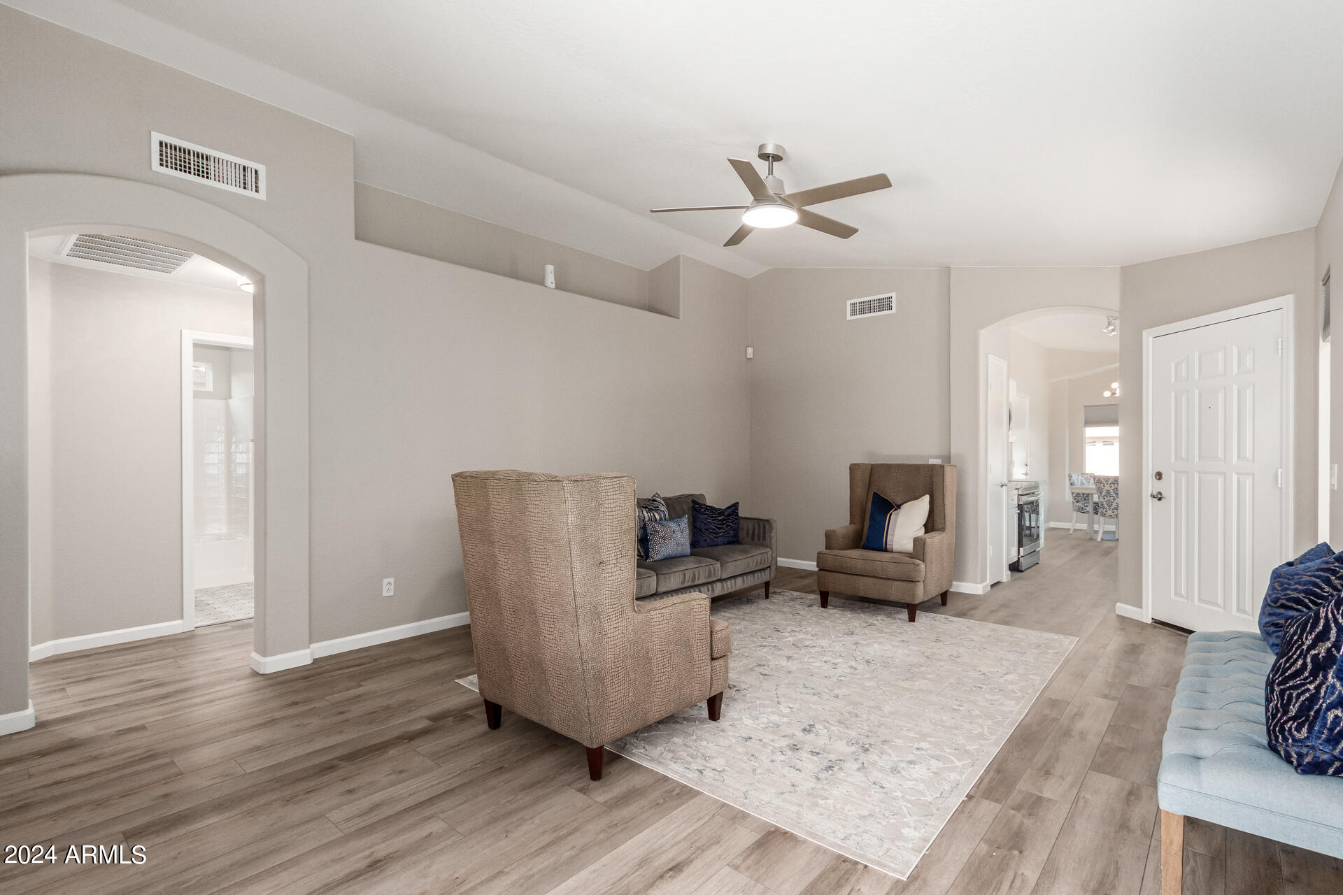 2135 East Danbury Road Phoenix, AZ 85022 - Photo 9 of 34 09 - Danbury