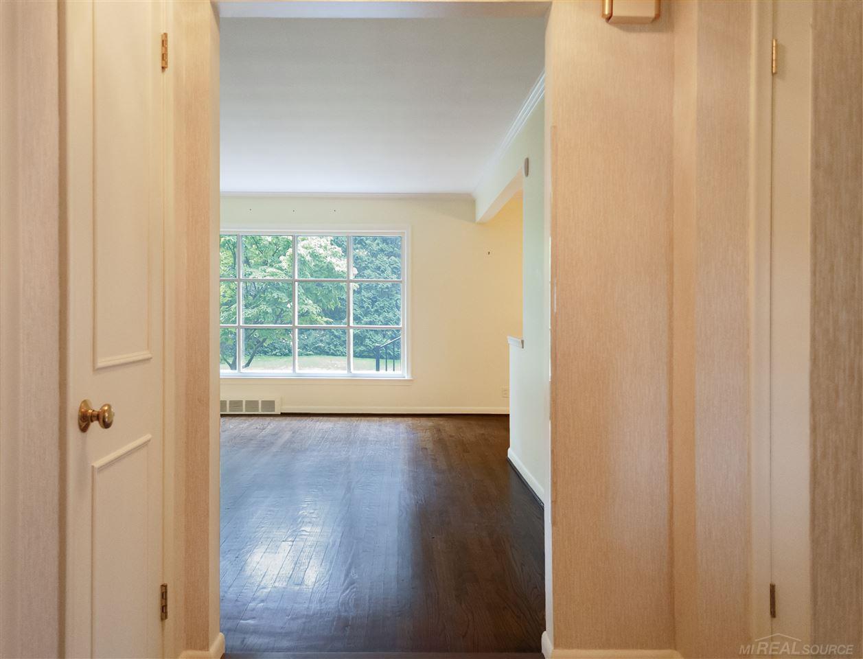 311 Lothrop Road Grosse Pointe, MI 48236 - Photo 3 of 41 50023070-2.JPG
