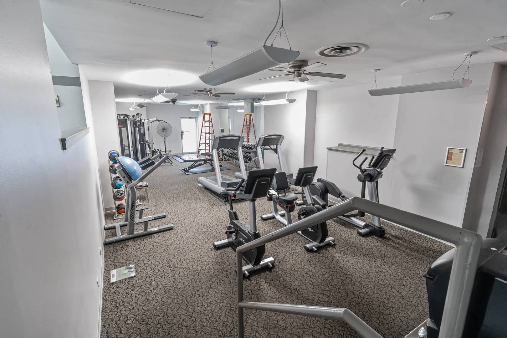 6301 North Sheridan Road, Unit 11N Chicago, IL 60660 - Photo 23 of 27 Gallery Image 23