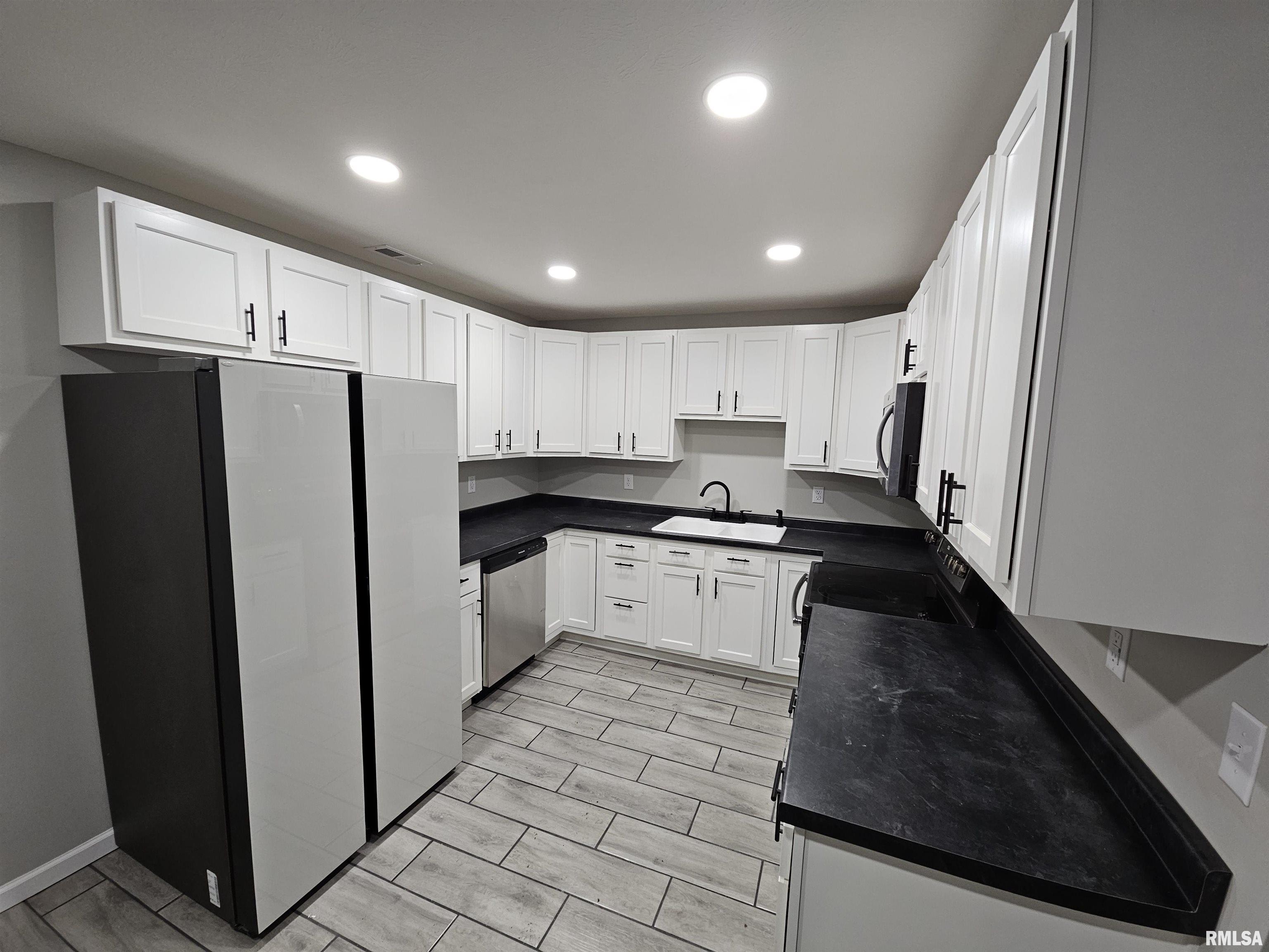 1832 North 20th Street Springfield, IL 62702 - Photo 5 of 17