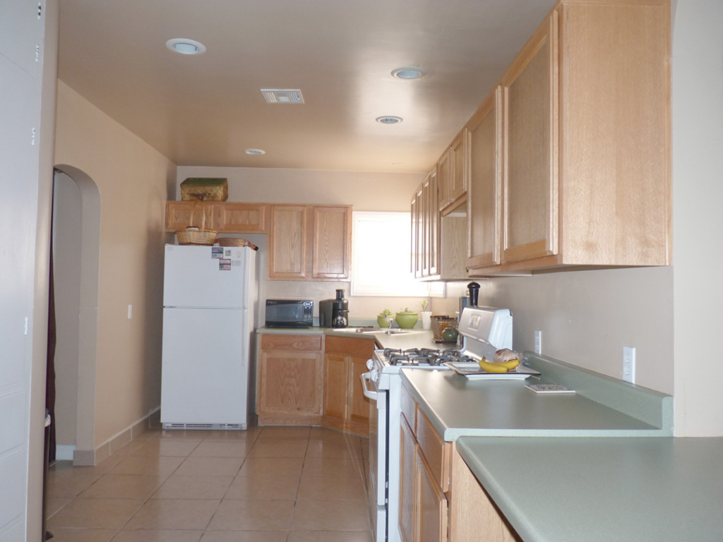 1201 East Almeria Road Phoenix, AZ 85006 - Photo 6 of 26 Full Kitchen View