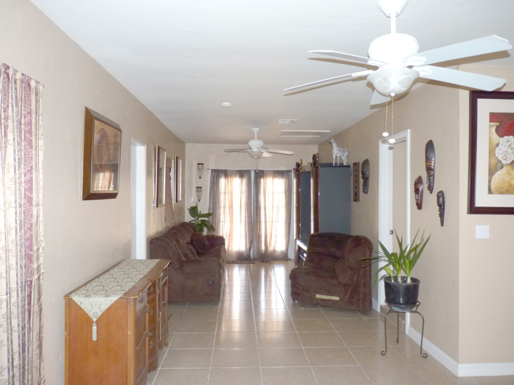 1201 East Almeria Road Phoenix, AZ 85006 - Photo 8 of 26 Family Room