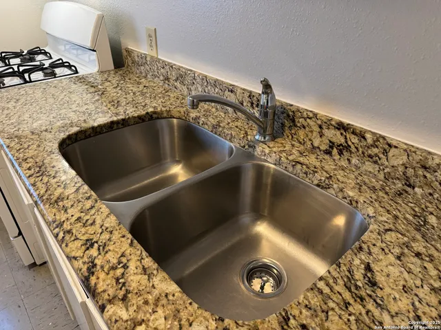 $1,350 | 543 Queen Anne Court, Unit 1, San Antonio, TX 78209