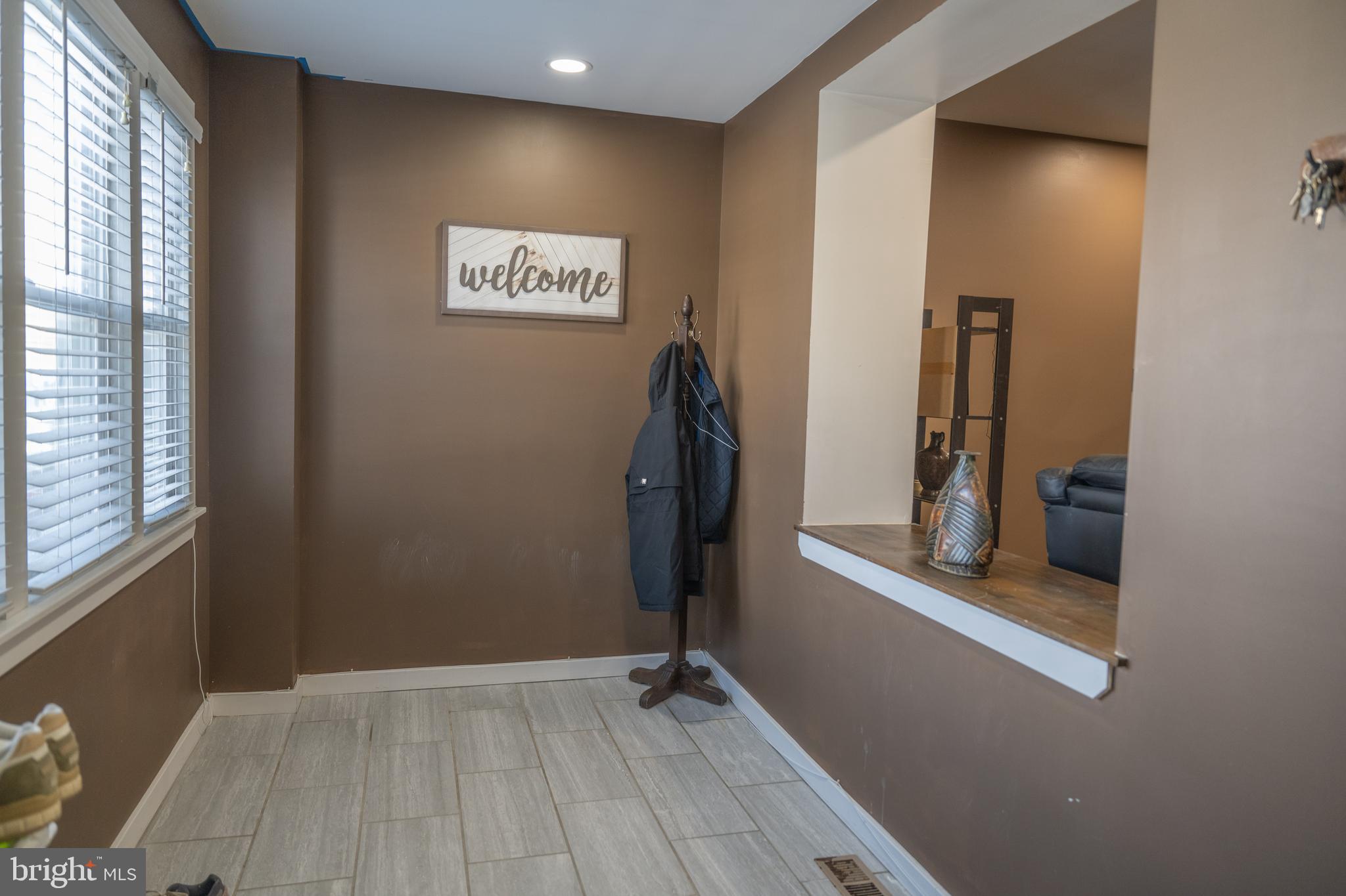 823 South 56th Street Philadelphia, PA 19143 - Photo 4 of 32 Play/mud/sitting room