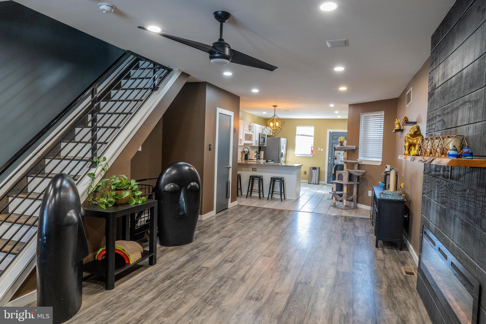 823 South 56th Street Philadelphia, PA 19143 - Photo 5 of 32 Living room