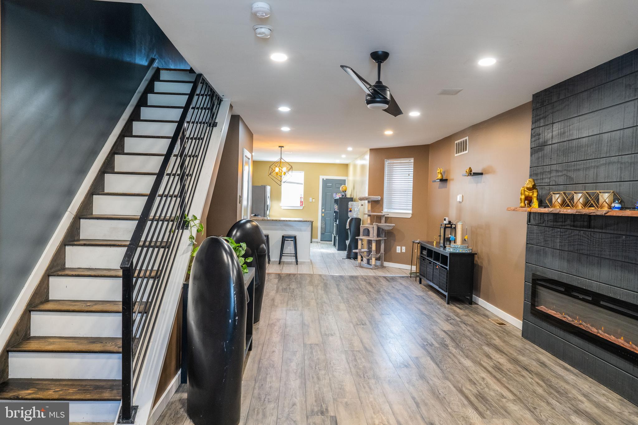 823 South 56th Street Philadelphia, PA 19143 - Photo 8 of 32 Living room