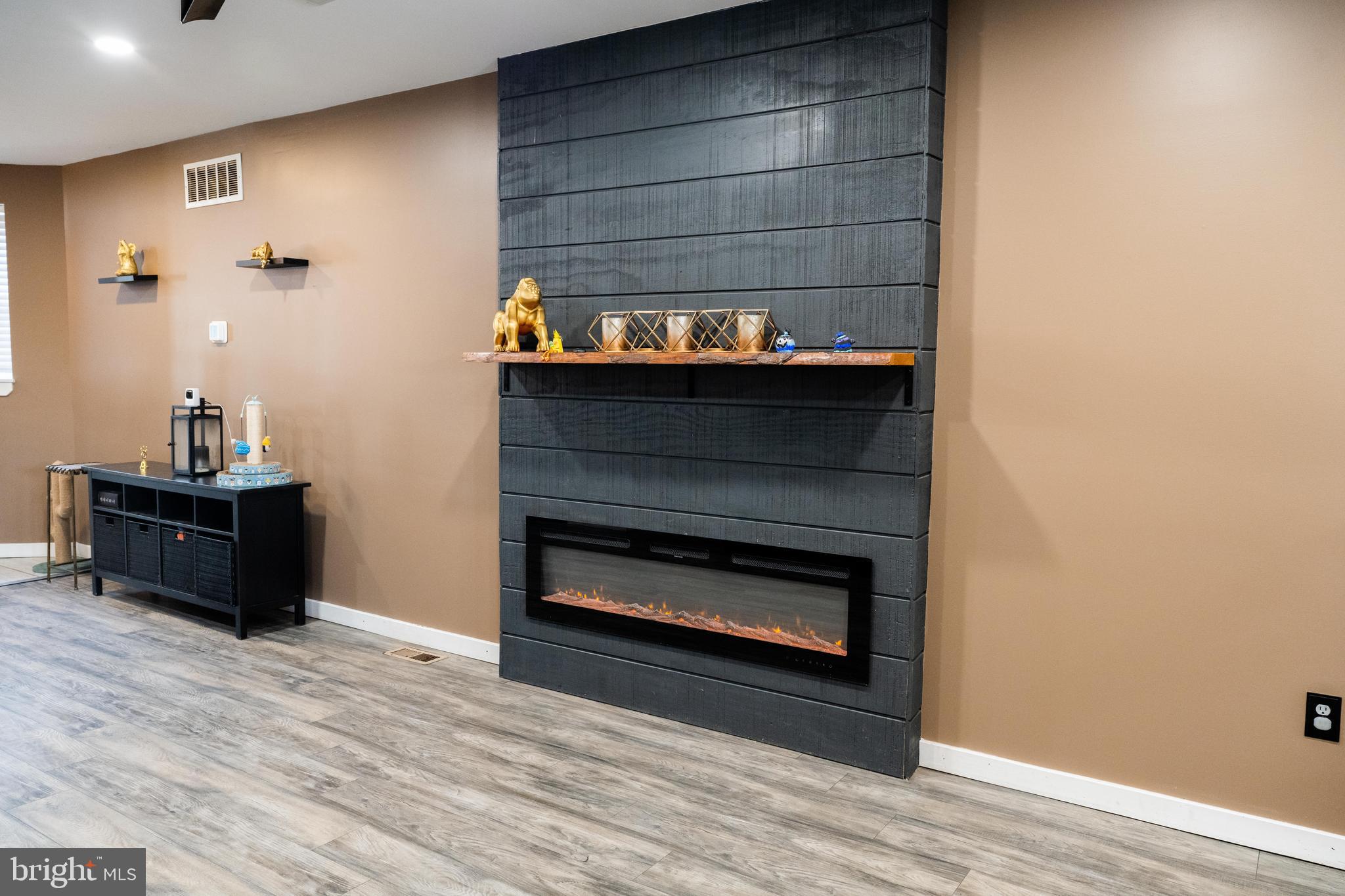 823 South 56th Street Philadelphia, PA 19143 - Photo 9 of 32 Living room