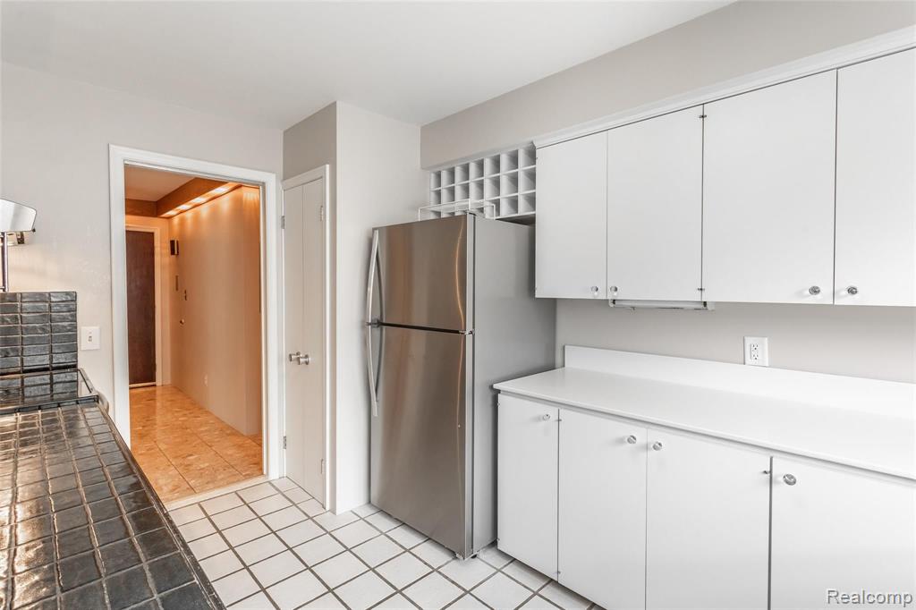 4041 West Maple Road, Unit 104 Bloomfield Hills, MI 48301 - Photo 13 of 25