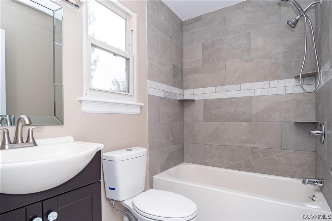 2307 Crosscreek Road Richmond, VA 23223 - Photo 9 of 14 a bathroom with a sink toilet and bathtub