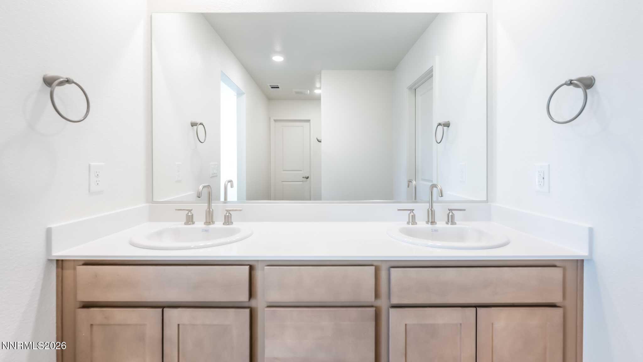 3609 George Sullivan Parkway Reno, NV 89512 - Photo 16 of 28 Primary Bathroom