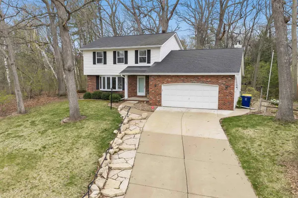 $350,000 | 305 Windward Road, Green Bay, WI 54302