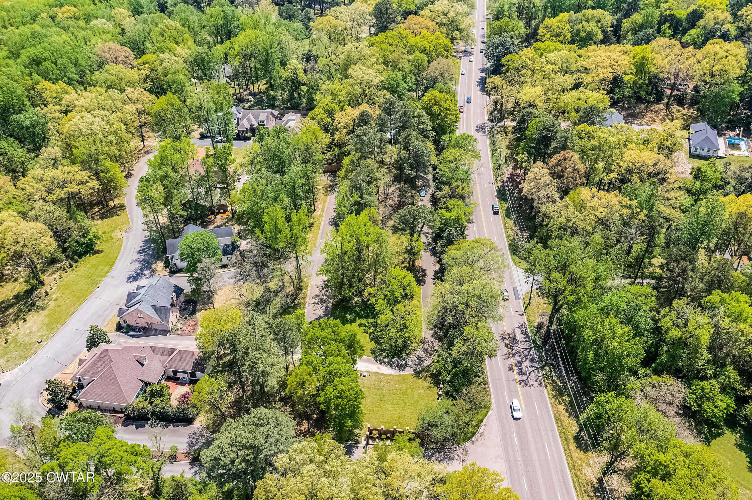 11 Frankland Avenue Jackson, TN 38301 - Photo 13 of 14 an aerial view of residential house with outdoor space and trees all around