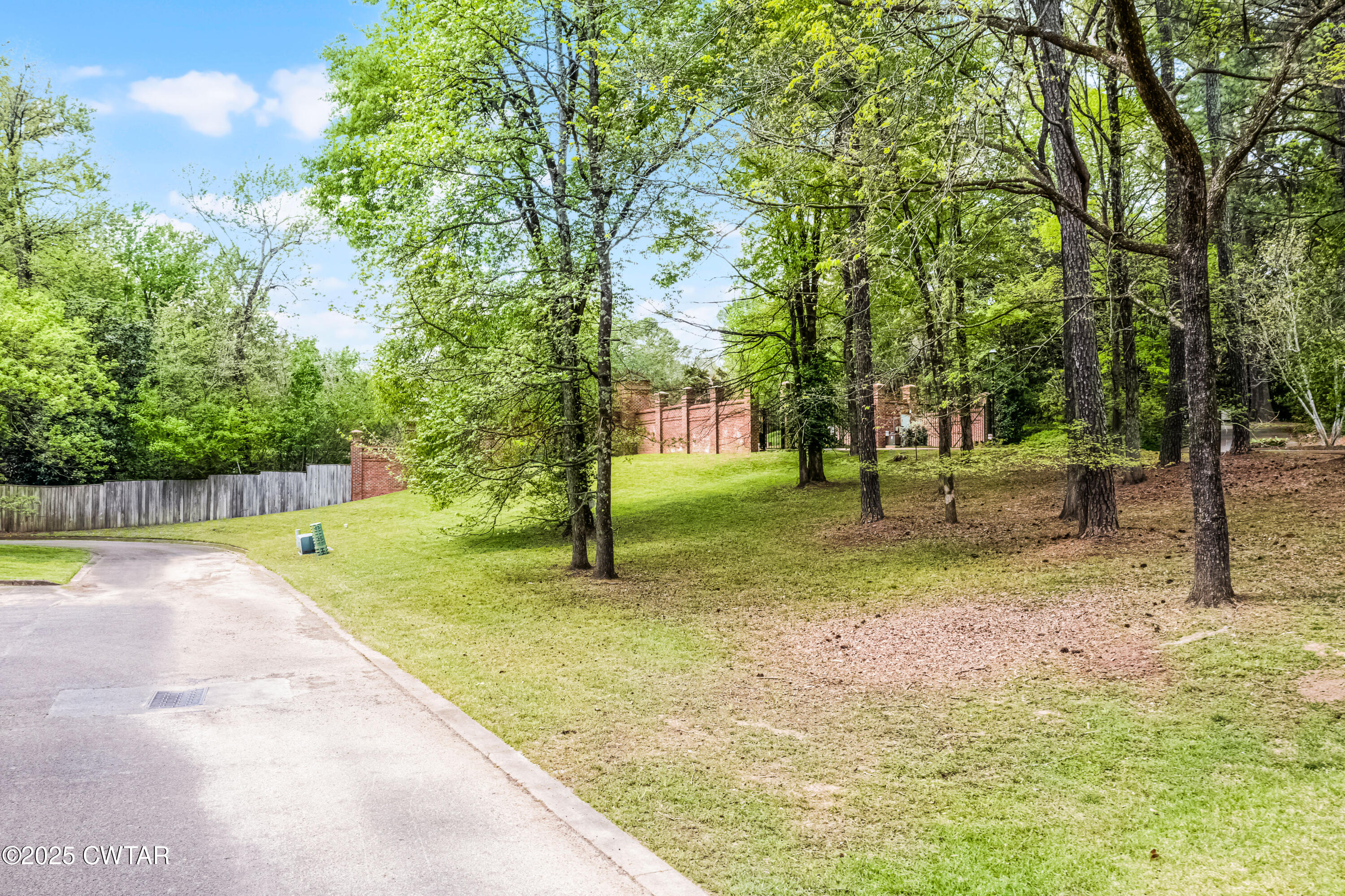 11 Frankland Avenue Jackson, TN 38301 - Photo 5 of 14 a view of a park with swings