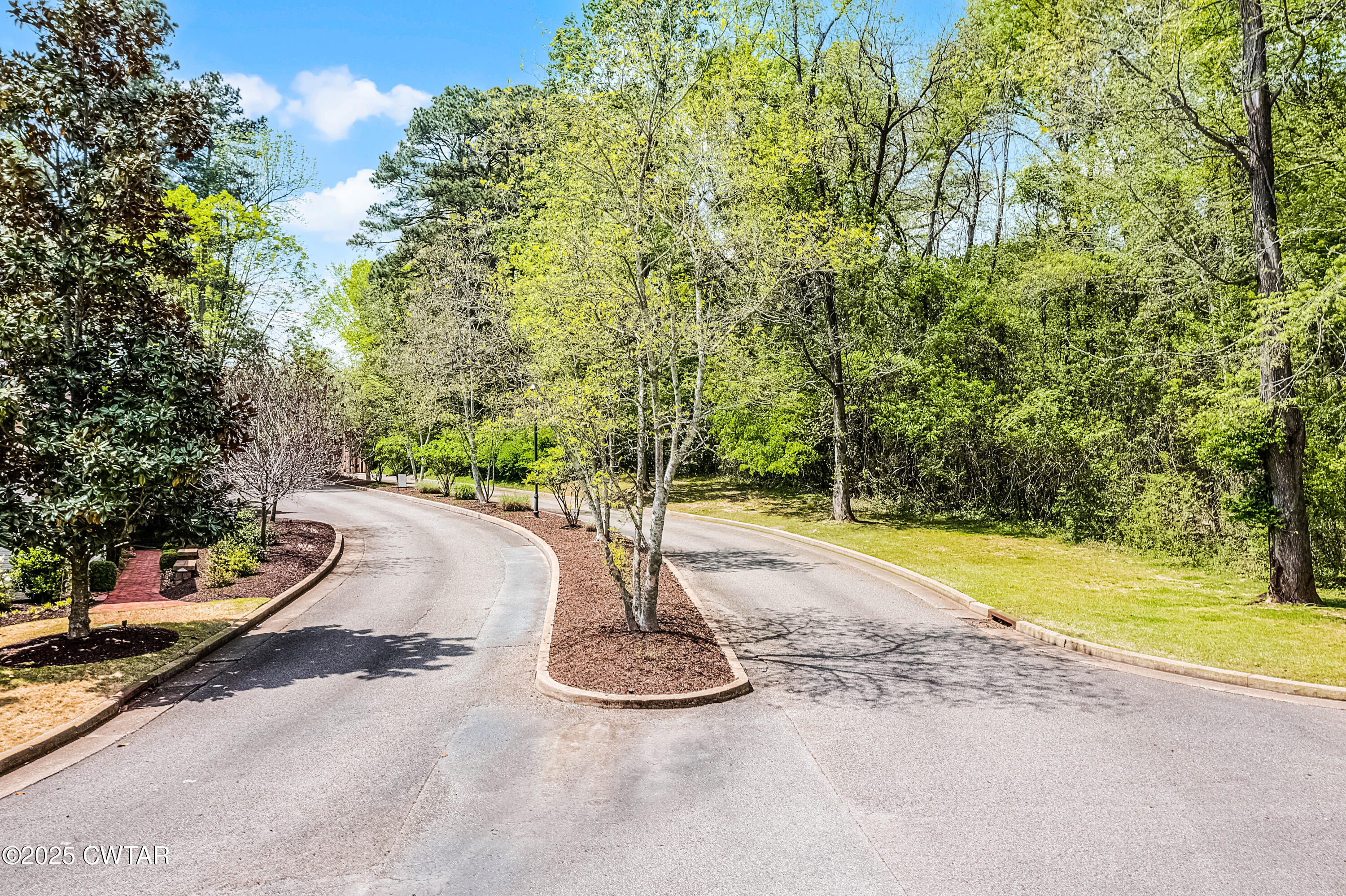 11 Frankland Avenue Jackson, TN 38301 - Photo 9 of 14 a view of a park with slide