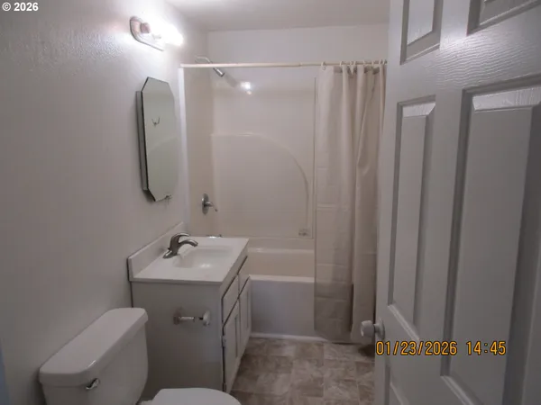 $275,000 | 180 East 2nd Avenue, Sutherlin, OR 97479