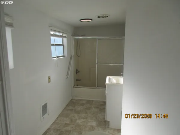 $275,000 | 180 East 2nd Avenue, Sutherlin, OR 97479