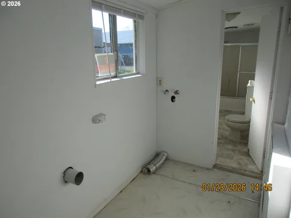 $275,000 | 180 East 2nd Avenue, Sutherlin, OR 97479