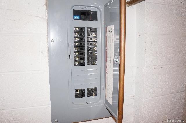 67945 Paschalk Road New Haven, MI 48050 - Photo 17 of 25 #17 fuse box.JPG