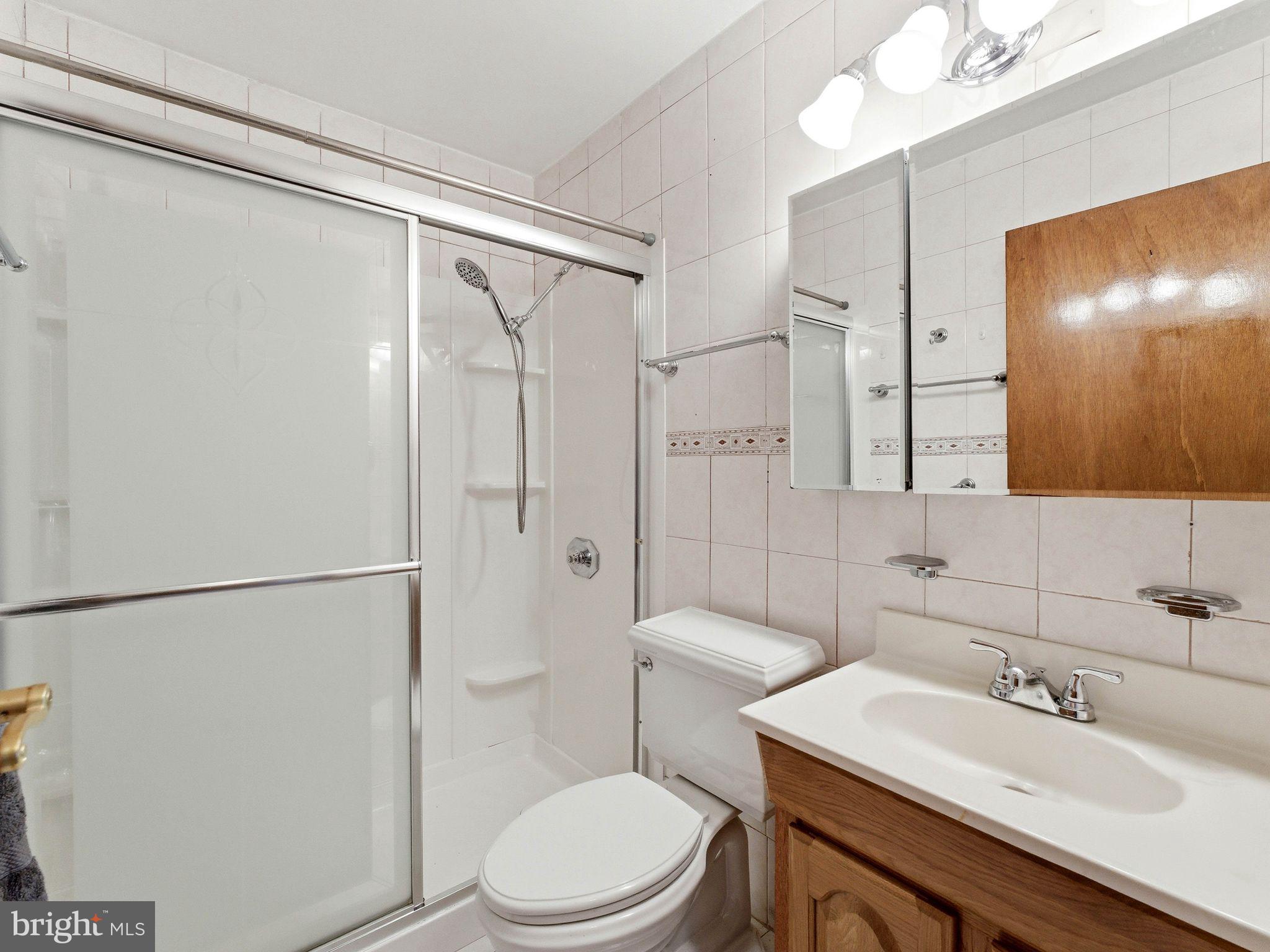 77 Gaping Rock Road Levittown, PA 19057 - Photo 24 of 39 Second Full Bath