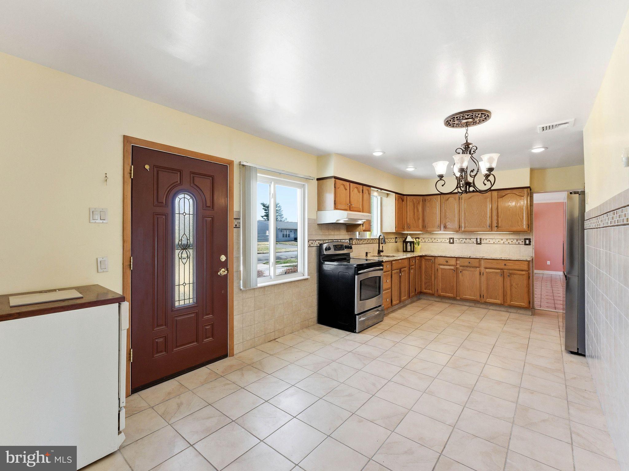 77 Gaping Rock Road Levittown, PA 19057 - Photo 7 of 39