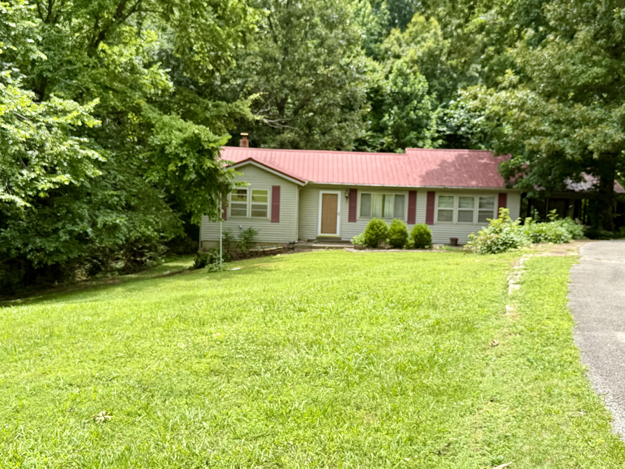 2115 Spring Hill Road Paris, TN 38242 - Photo 1 of 9