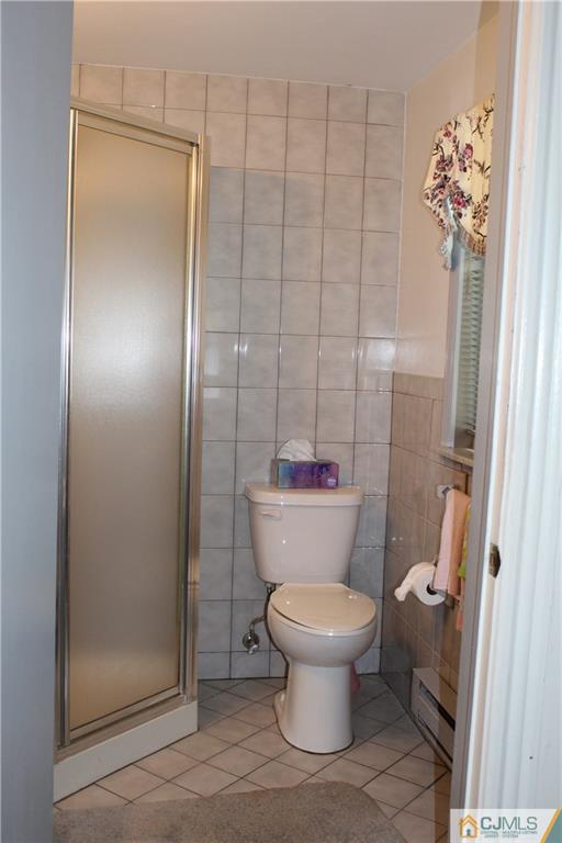 142 Rector Street Perth Amboy, NJ 08861 - Photo 7 of 22 a bathroom with a toilet and a shower