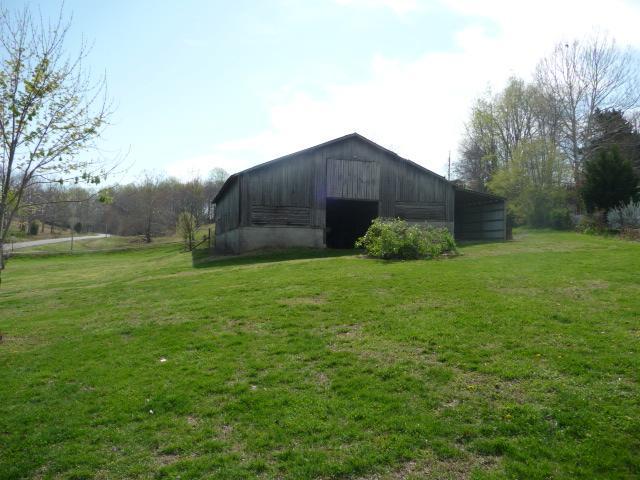 1850 Rock Bridge Road Bethpage, TN 37022 - Photo 8 of 9 a backyard of a house