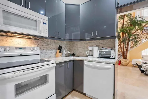 $30,000 | 600 Circle Drive, Pompano Beach, FL 33062