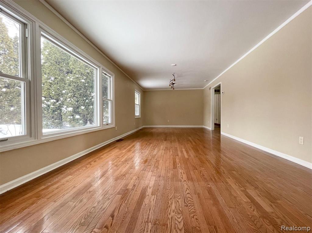 36234 Congress Road Farmington, MI 48335 - Photo 5 of 29