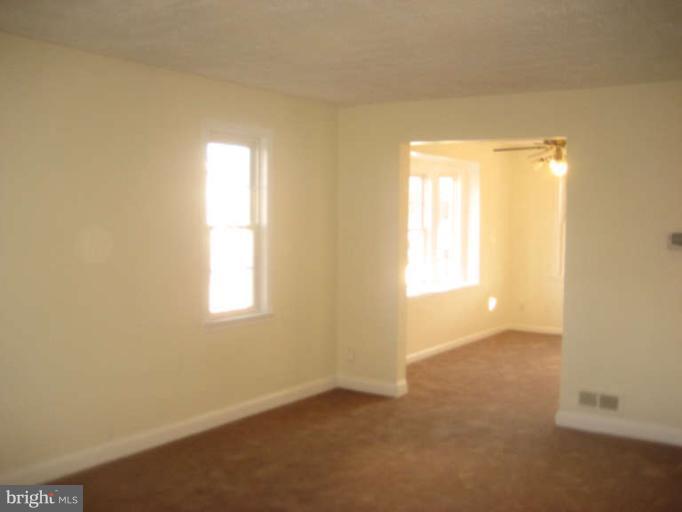171 Bennett Road Baltimore, MD 21221 - Photo 2 of 25 Living Room