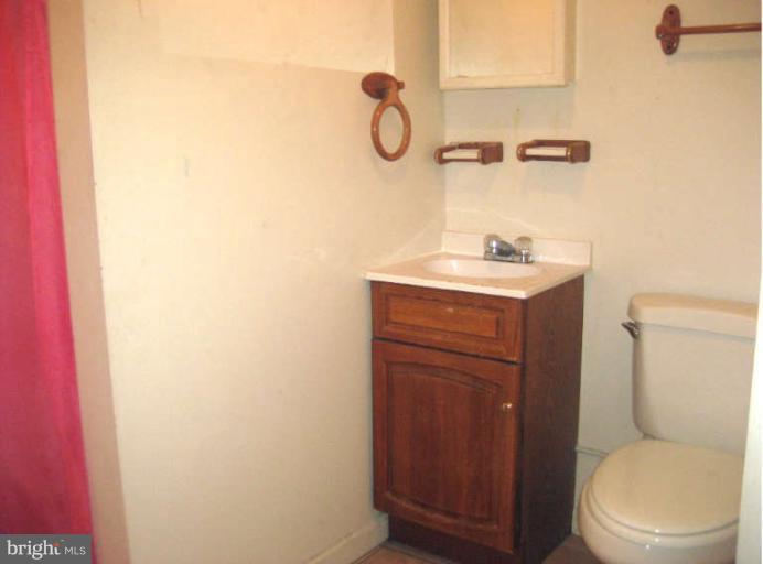 171 Bennett Road Baltimore, MD 21221 - Photo 17 of 25 Bath