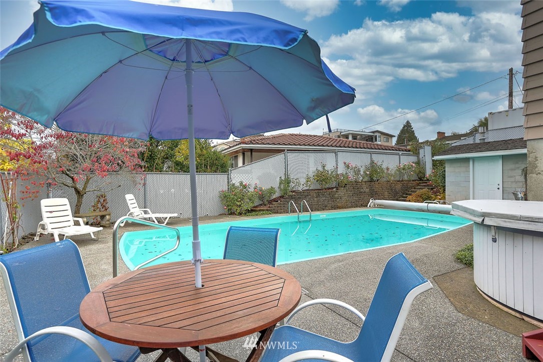 1006 North 36th Street Renton, WA 98056 - Photo 30 of 36 a view of a patio with a table and chairs under an umbrella