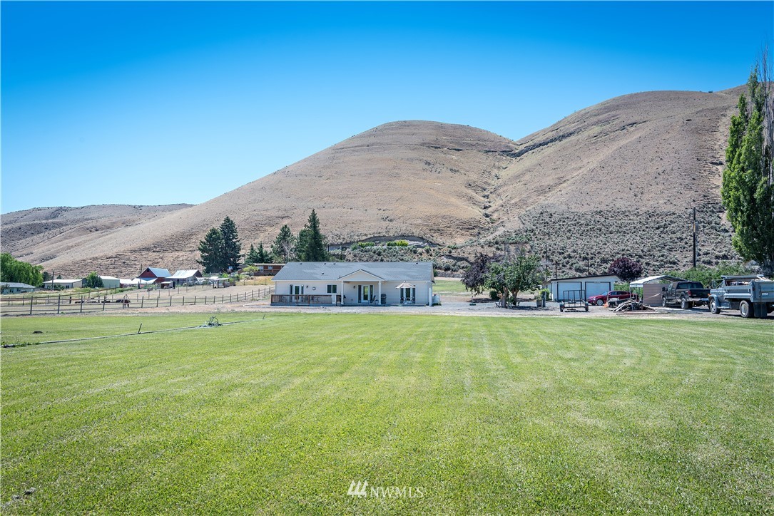 2501 South Wenas Road Selah, WA 98942 - Photo 1 of 39 Gallery Image 1
