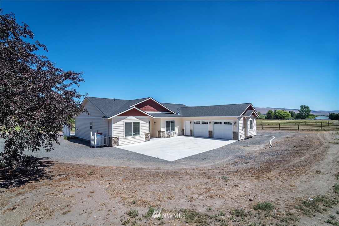 2501 South Wenas Road Selah, WA 98942 - Photo 2 of 39 Gallery Image 2