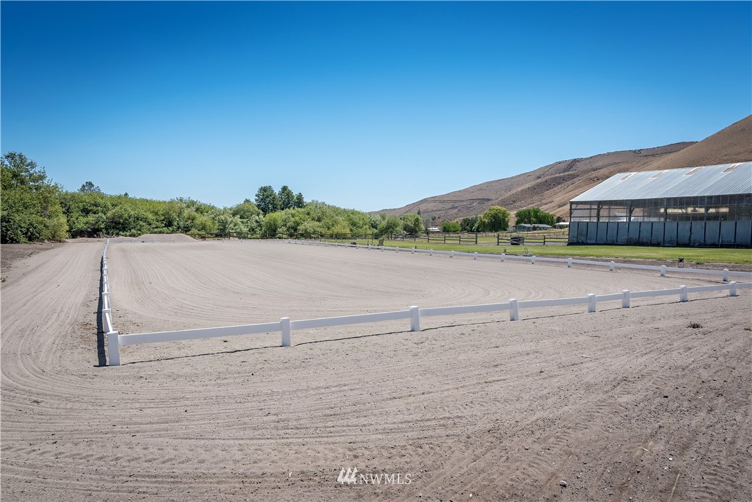 2501 South Wenas Road Selah, WA 98942 - Photo 28 of 39 Gallery Image 28