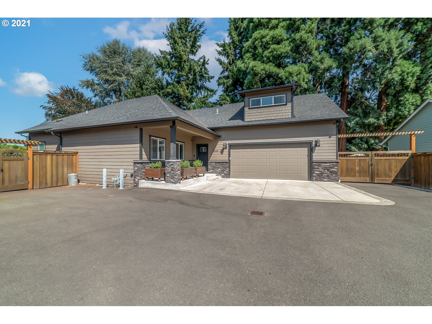 2263 Jeppesen Acres Road Eugene, OR 97401 - Photo 2 of 32 Gallery Image 2