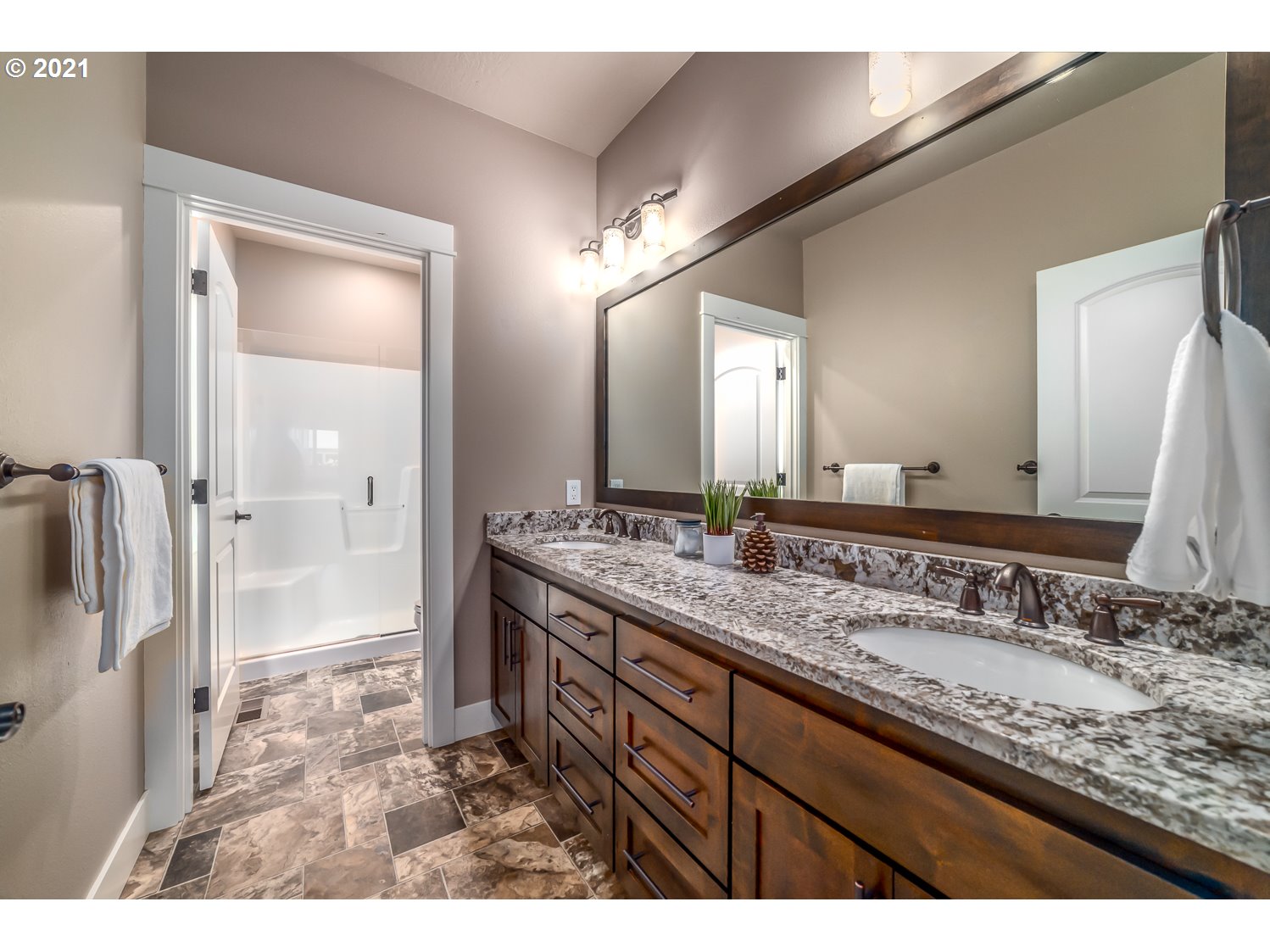 2263 Jeppesen Acres Road Eugene, OR 97401 - Photo 13 of 32 Gallery Image 13