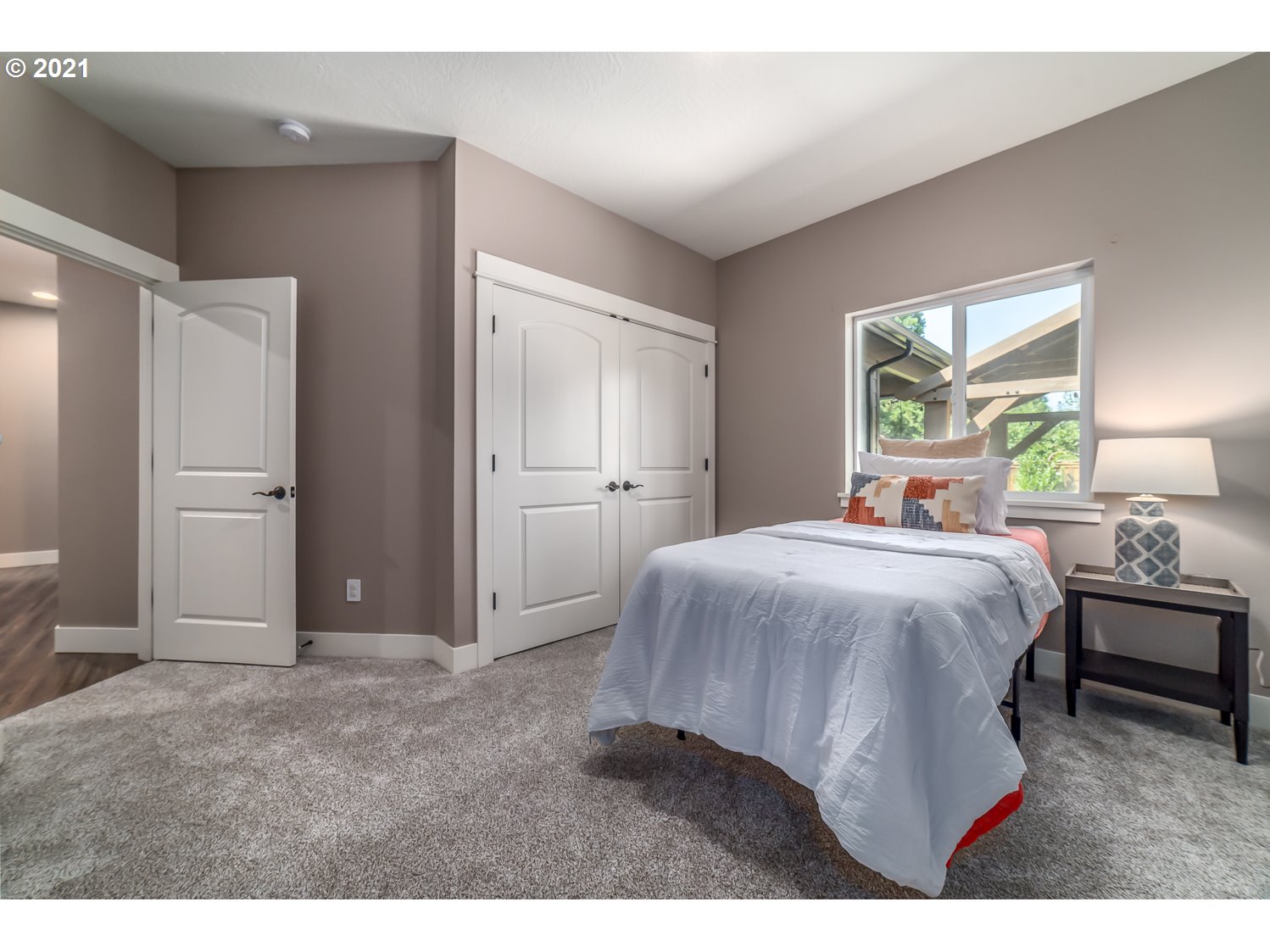 2263 Jeppesen Acres Road Eugene, OR 97401 - Photo 16 of 32 Gallery Image 16
