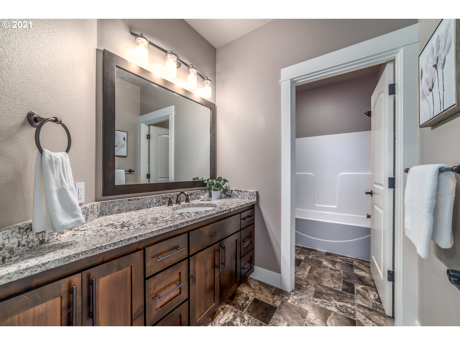 2263 Jeppesen Acres Road Eugene, OR 97401 - Photo 17 of 32 Gallery Image 17