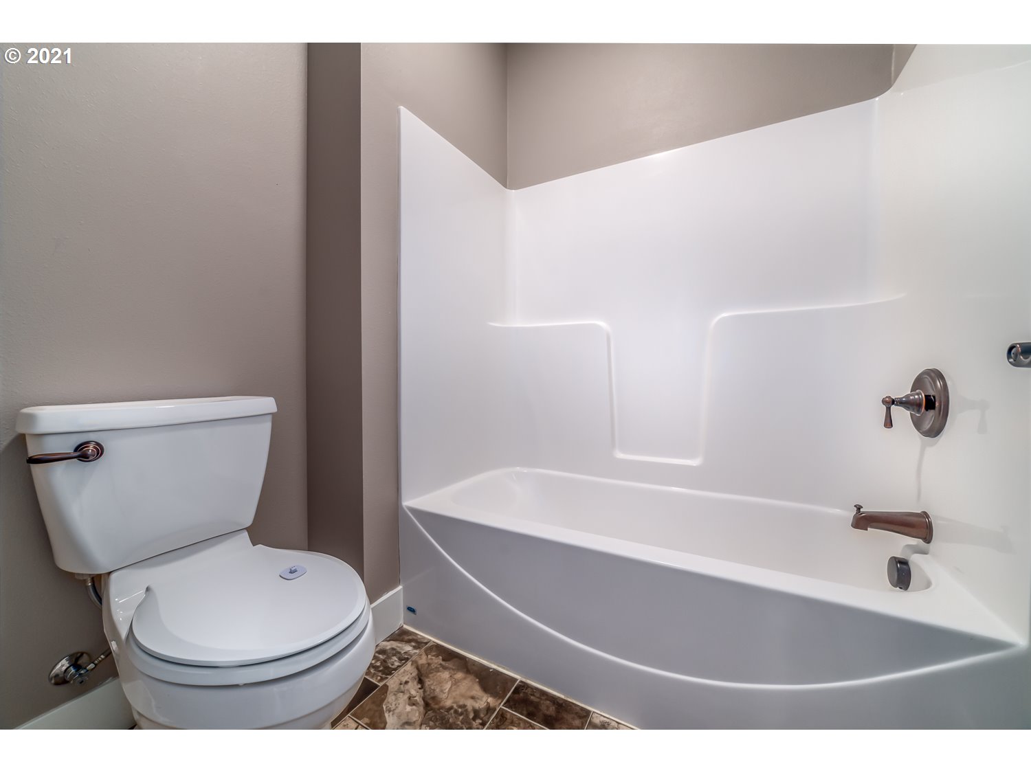 2263 Jeppesen Acres Road Eugene, OR 97401 - Photo 18 of 32 Gallery Image 18