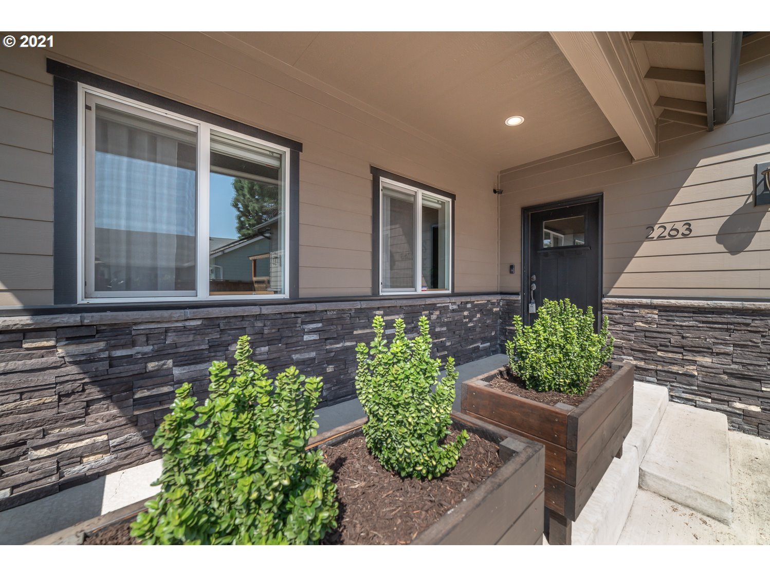 2263 Jeppesen Acres Road Eugene, OR 97401 - Photo 3 of 32 Gallery Image 3