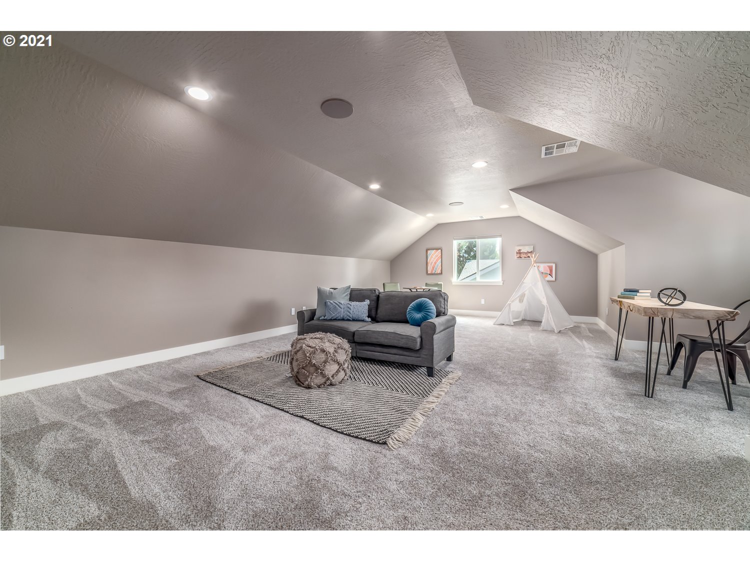 2263 Jeppesen Acres Road Eugene, OR 97401 - Photo 22 of 32 Gallery Image 22