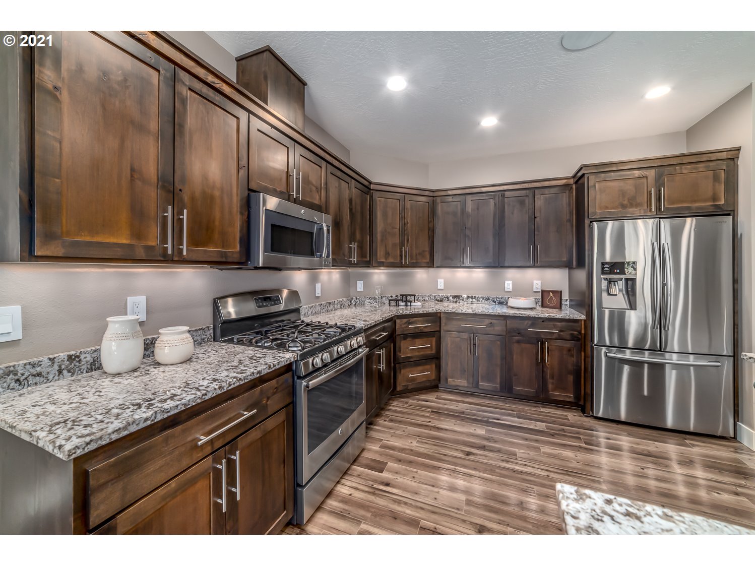 2263 Jeppesen Acres Road Eugene, OR 97401 - Photo 5 of 32 Gallery Image 5