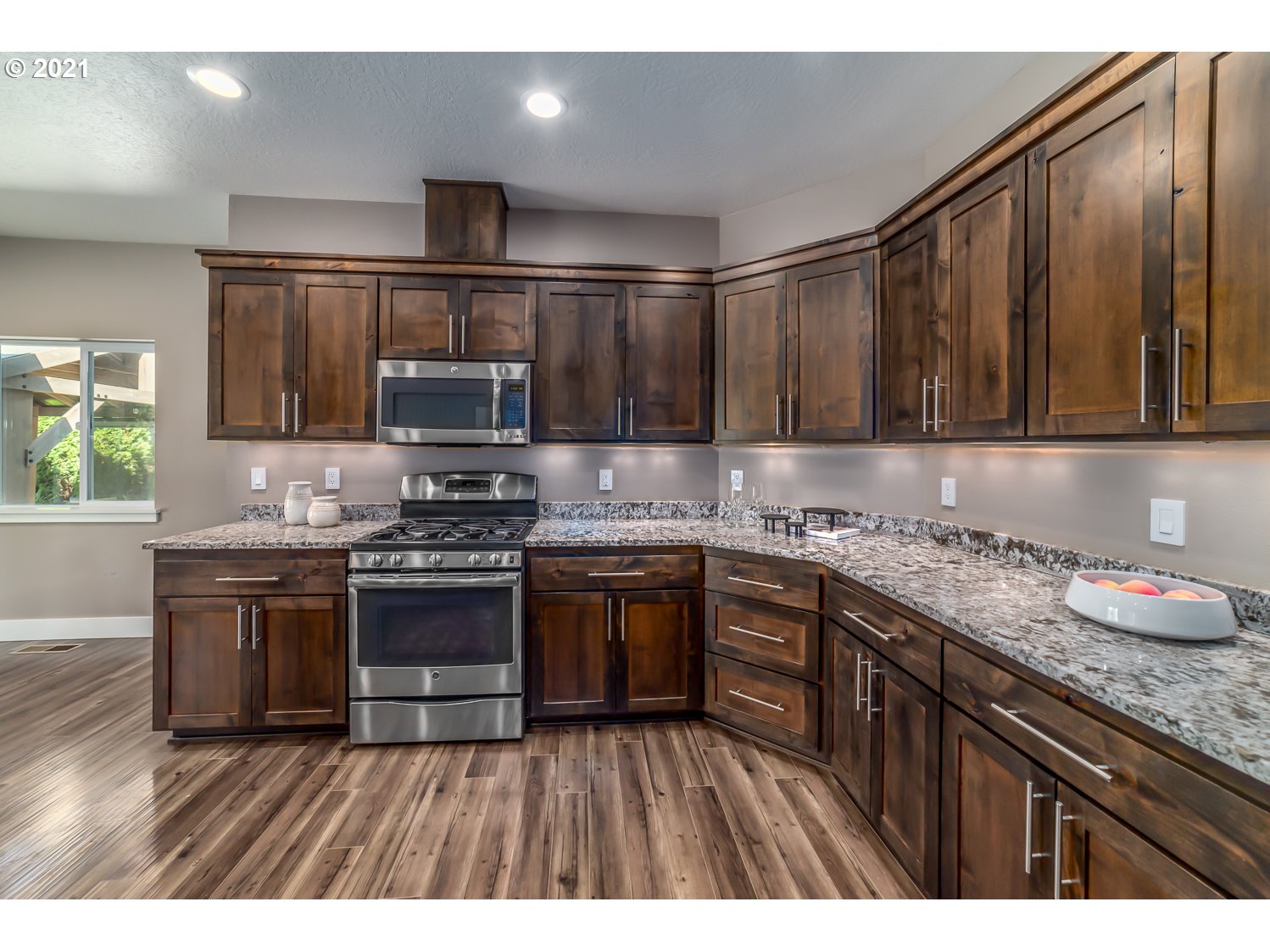 2263 Jeppesen Acres Road Eugene, OR 97401 - Photo 6 of 32 Gallery Image 6