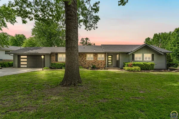 $379,900 | 4118 Southwest Woodbury North Court, Topeka, KS 66606