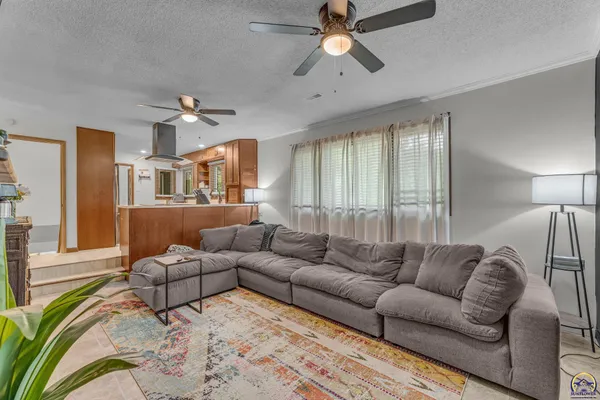$379,900 | 4118 Southwest Woodbury North Court, Topeka, KS 66606